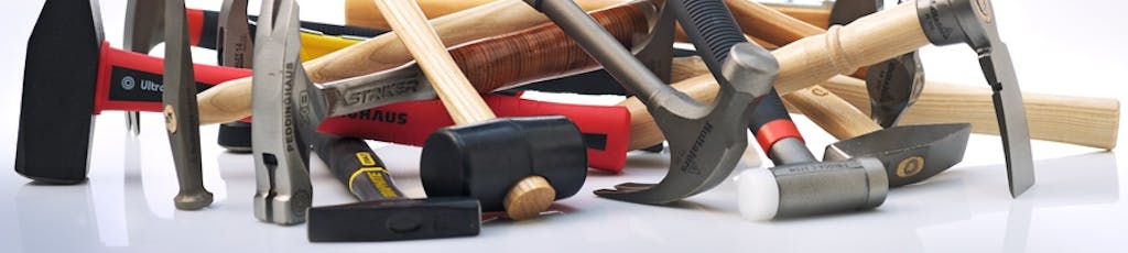 Hammer: Ofte lønner det seg å velge en lett utgave av et verktøy. Men når det gjelder hammere, kan det være smart med en litt tyngre modell, som leverer god slagstyrke. Hammer: Ofte lønner det seg å velge en lett utgave av et verktøy. Men når det gjelder hammere, kan det være smart med en litt tyngre modell, som leverer god slagstyrke.